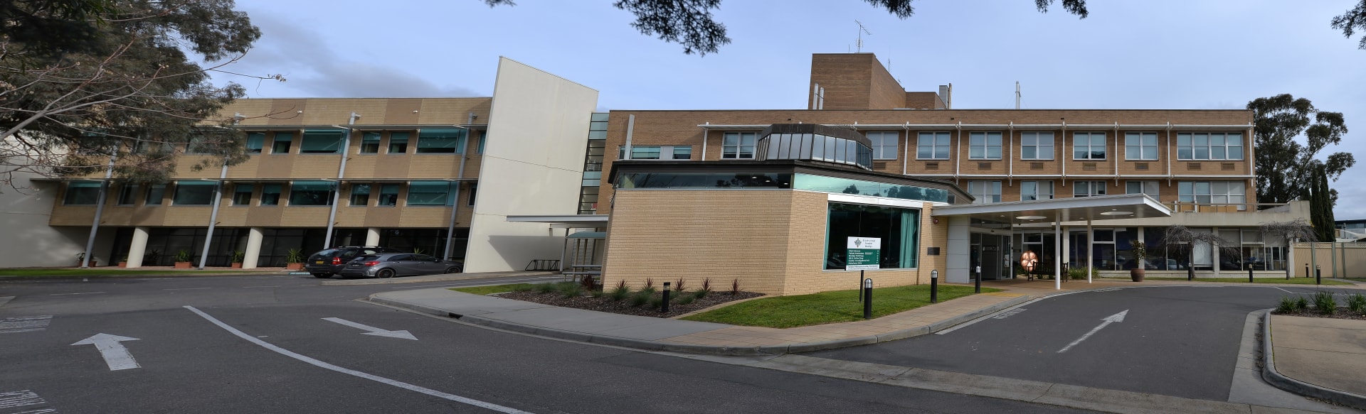 SJGHC-media_IMGLIB_St-John-of-God-Bendigo-Hospital-facade-1920x583