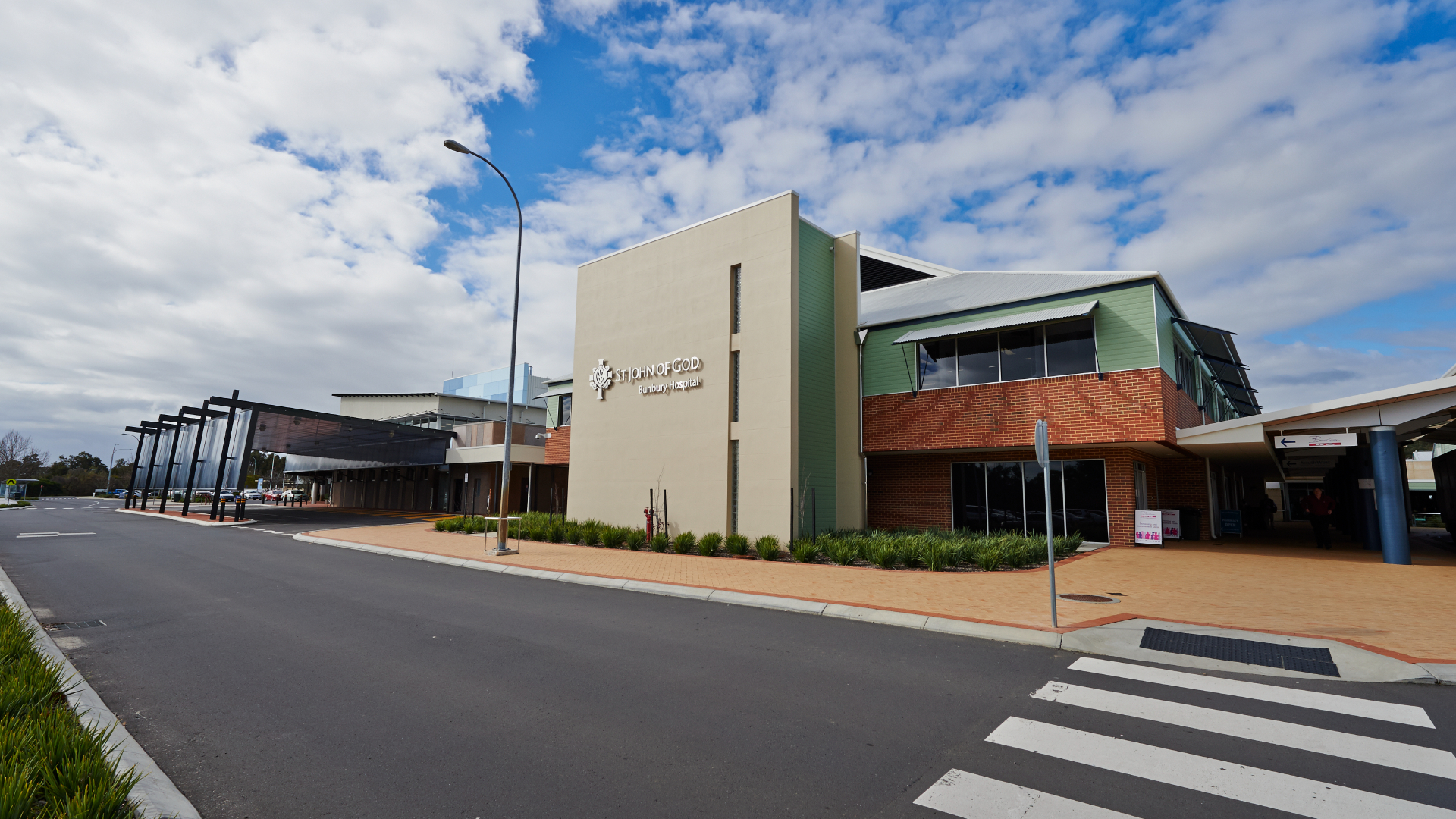 SJGHC-media_IMGLIB_St-John-of-God-Bunbury-Hospital-facade_1920x1080