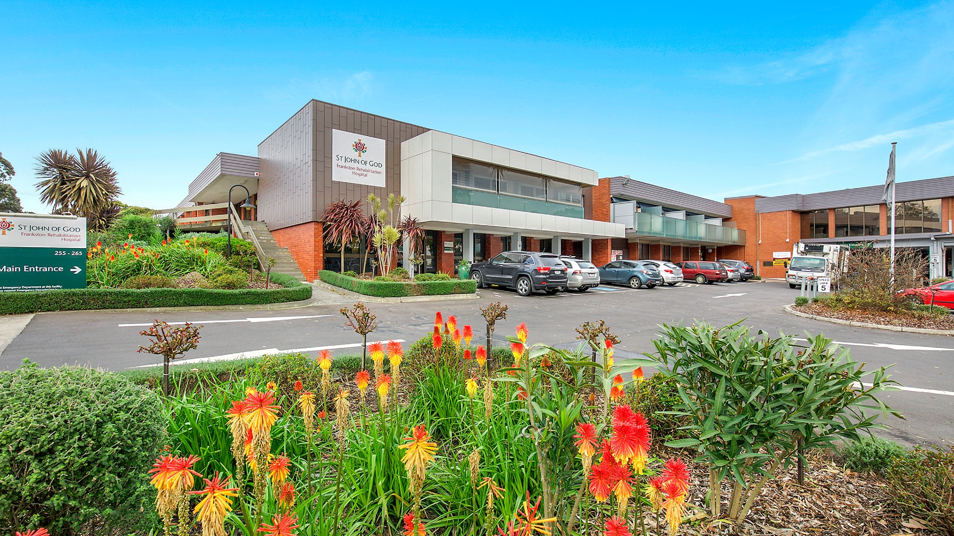 SJGHC-media_IMGLIB_St-John-of-God-Frankston-Rehabilitation-Hospital-facade_1920x1080