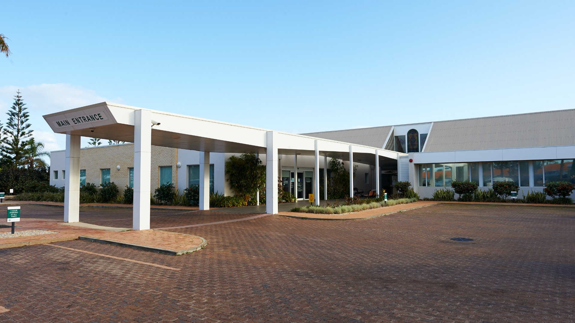 SJGHC-media_IMGLIB_St-John-of-God-Geraldton-Hospital-facade_1920x1080