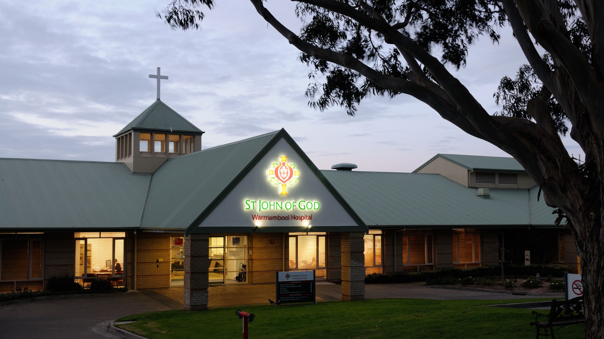 SJGHC-media_IMGLIB_St-John-of-God-Warrnambool-Hospital-facade-1920x1080